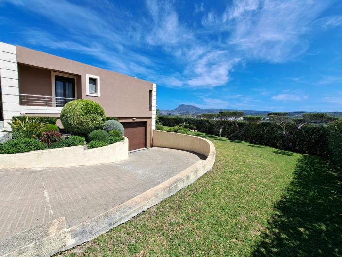 Image No.13-3 Bed Villa / Detached for sale