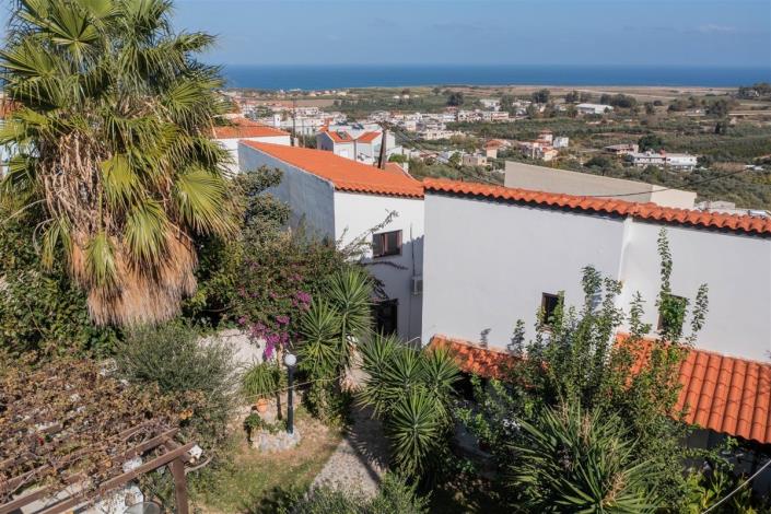 Image No.14-Maison de 5 chambres à vendre à Tavronitis