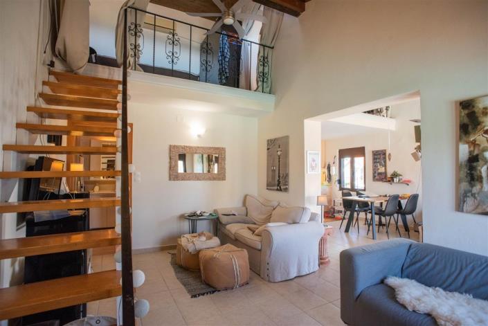 Image No.50-Maison de 5 chambres à vendre à Tavronitis