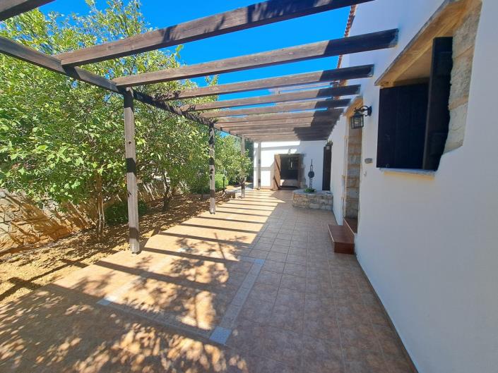 Image No.3-Maison de 4 chambres à vendre à Douliana