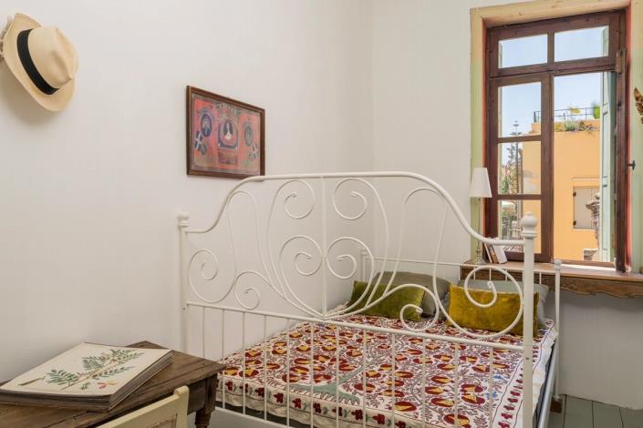 Image No.9-2 Bed Townhouse for sale