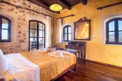 Villa-For-Sale-in-Samonas-village-8