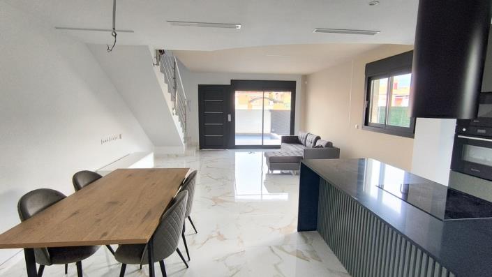 Image No.5-2 Bed Semi-Detached for sale