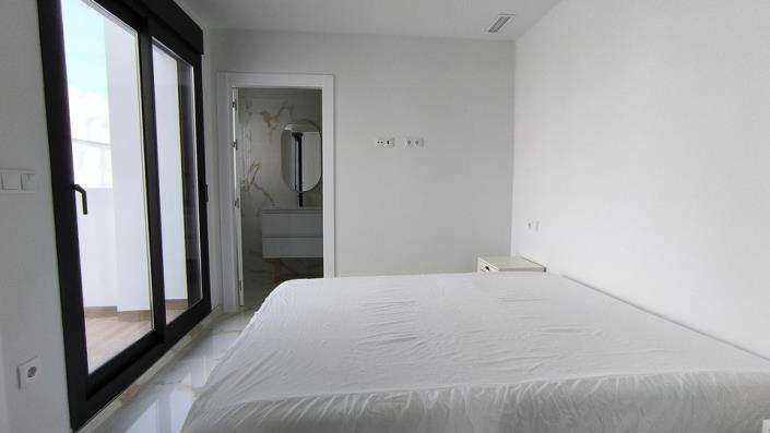 Image No.12-2 Bed Semi-Detached for sale