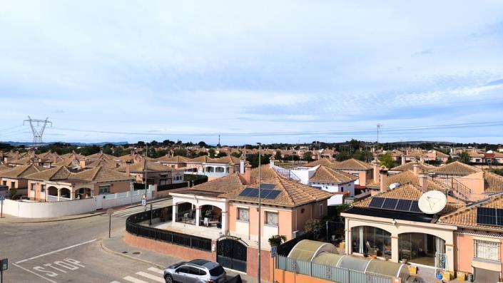 Image No.24-2 Bed Semi-Detached for sale