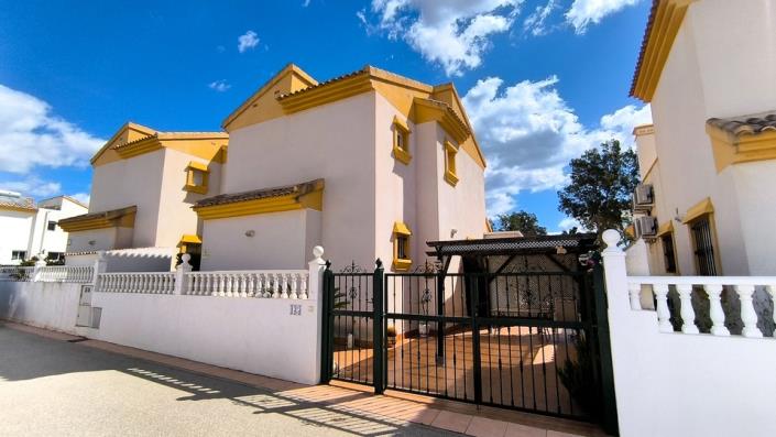 Image No.29-3 Bed Villa / Detached for sale