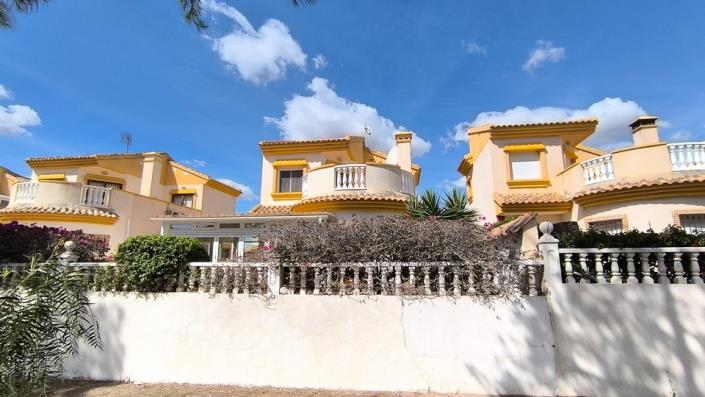Image No.32-3 Bed Villa / Detached for sale