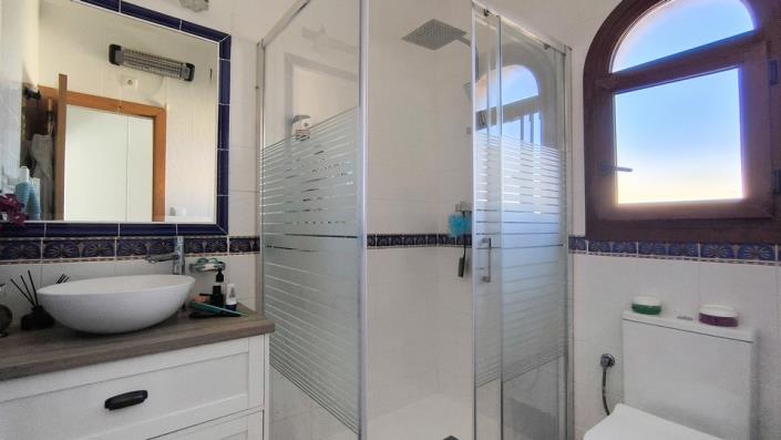 Image No.23-3 Bed Villa / Detached for sale