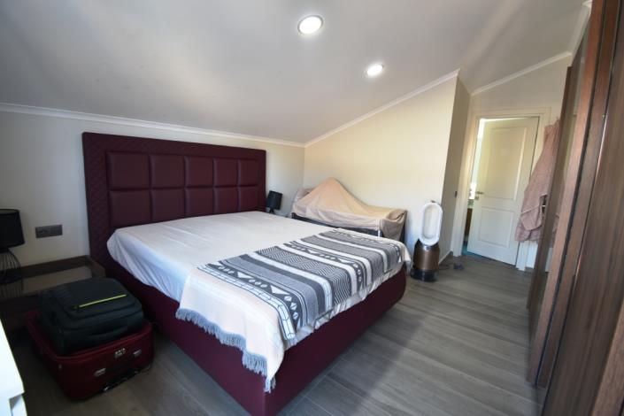 Image No.15-4 Bed Apartment for sale