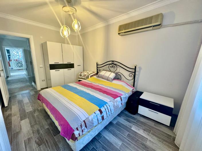 Image No.10-5 Bed Apartment for sale