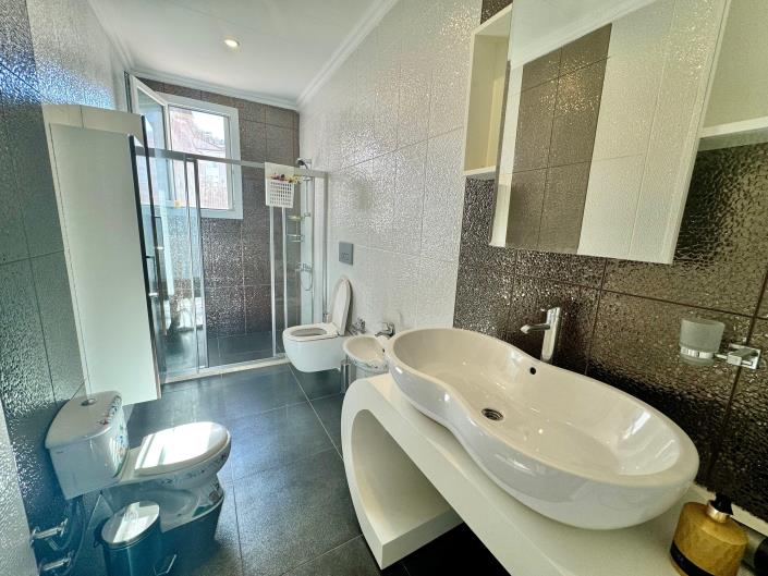 Image No.15-5 Bed Apartment for sale