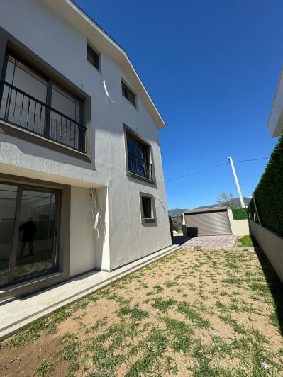 Image No.2-3 Bed Semi-Detached for sale