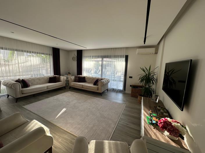 Image No.4-4 Bed Semi-Detached for sale