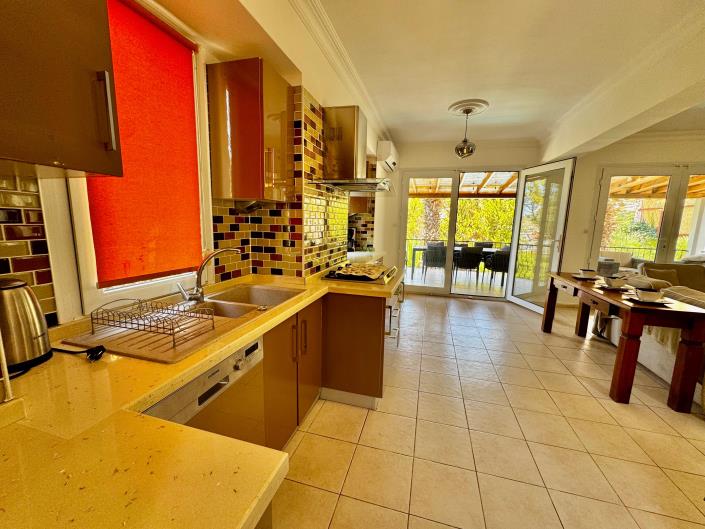 Image No.8-4 Bed Villa for sale