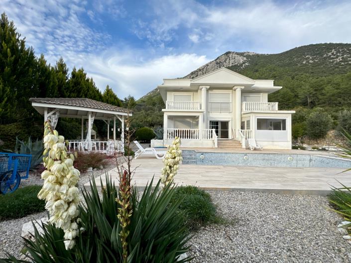 Image No.2-4 Bed Villa for sale