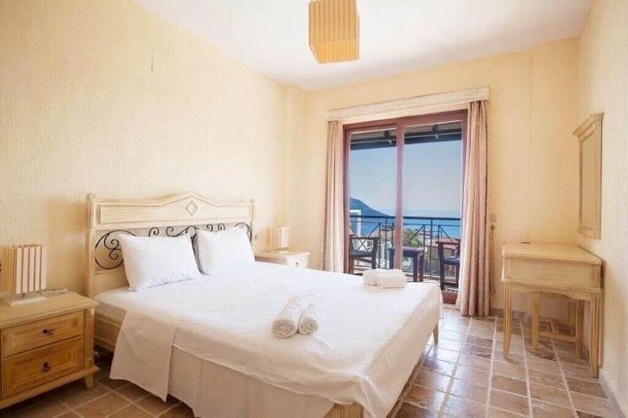 Image No.10-3 Bed Villa for sale