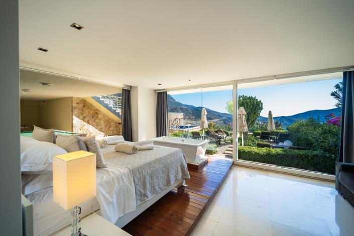 Image No.15-5 Bed Villa for sale