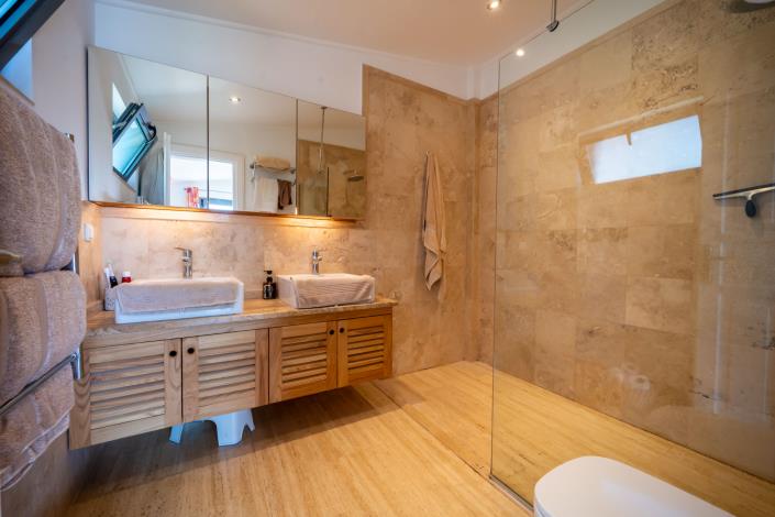 Image No.40-5 Bed Villa for sale