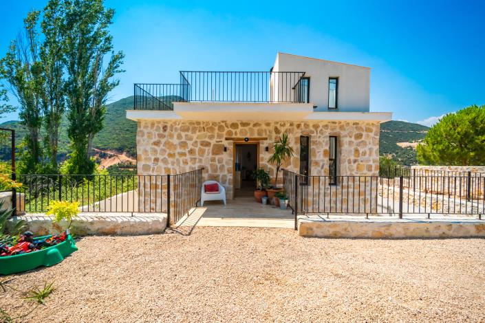 Image No.2-4 Bed Villa for sale