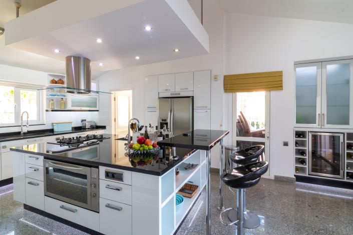 Image No.14-9 Bed Villa for sale