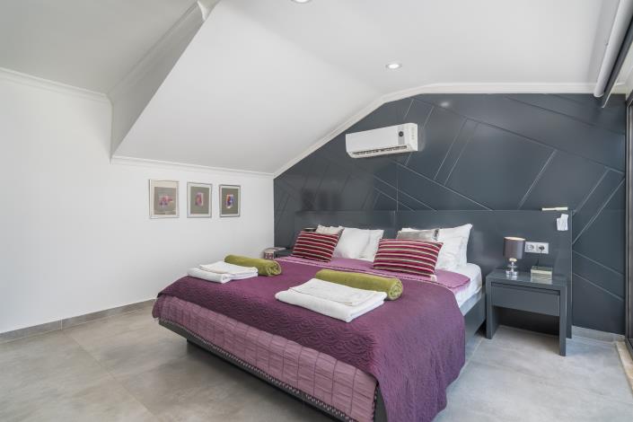 Image No.8-8 Bed Villa for sale