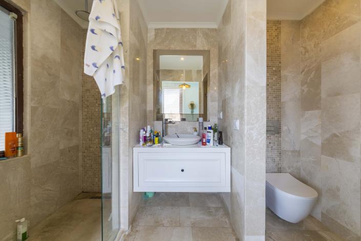 Image No.18-3 Bed Apartment for sale