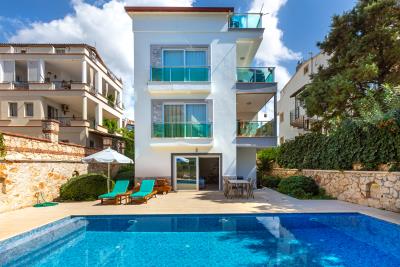 sylvana_apt_need_company-2