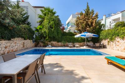 sylvana_apt_need_company-5