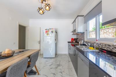 sylvana_apt_need_company-13