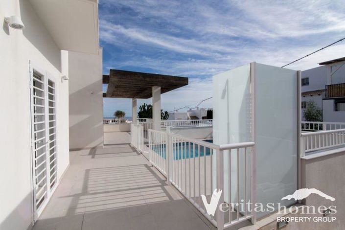 Image No.3-4 Bed Villa for sale