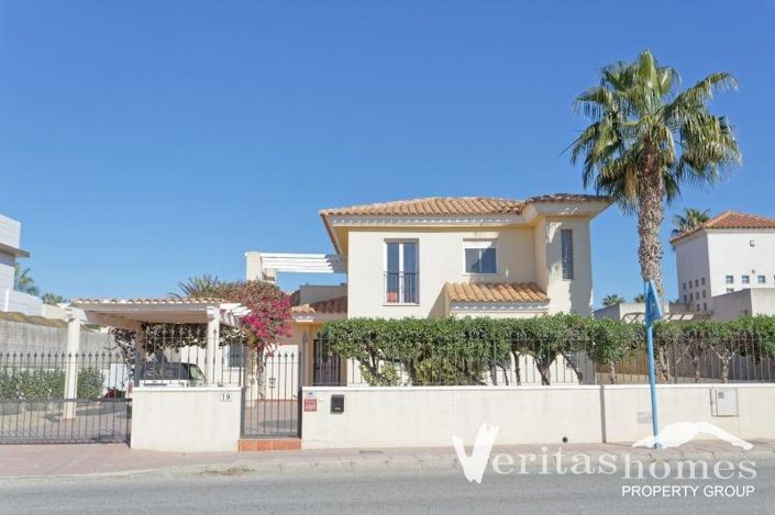 Image No.2-4 Bed Villa for sale