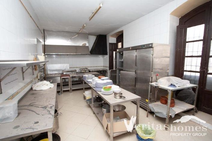 Image No.16-8 Bed Villa for sale