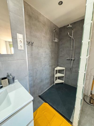 Image No.17-3 Bed Property for sale