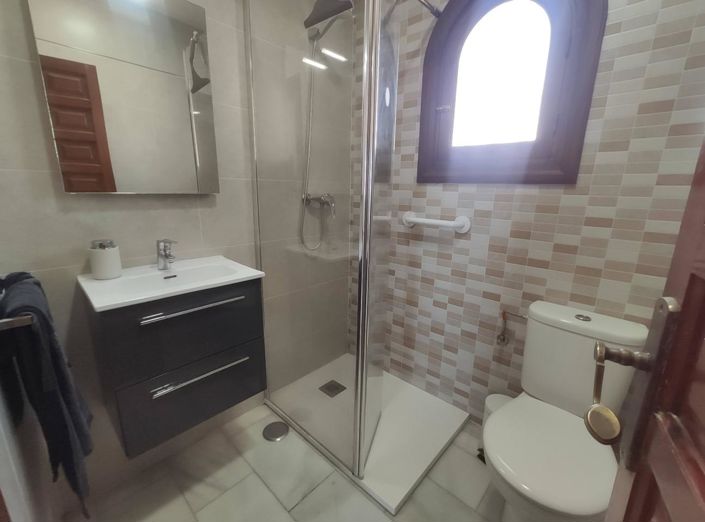 Image No.15-2 Bed Property for sale