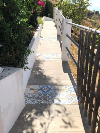 Image No.30-5 Bed Property for sale