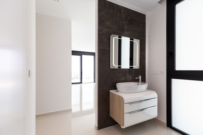 Image No.18-5 Bed Villa for sale