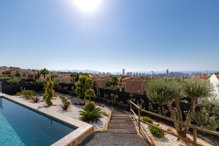 Image No.5-5 Bed Villa for sale