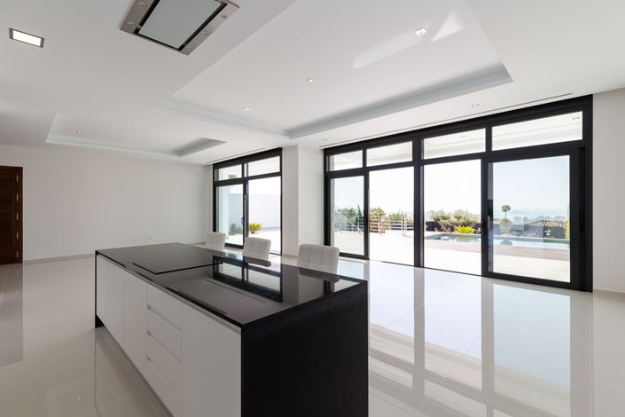 Image No.8-5 Bed Villa for sale