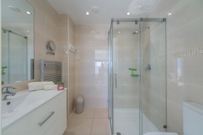 Image No.38-5 Bed Villa for sale