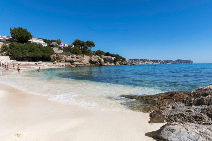 Image No.17-4 Bed Property for sale