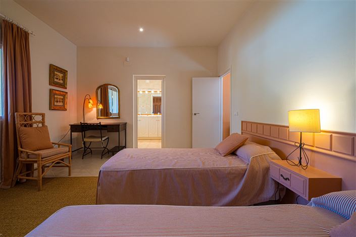 Image No.42-5 Bed Villa for sale