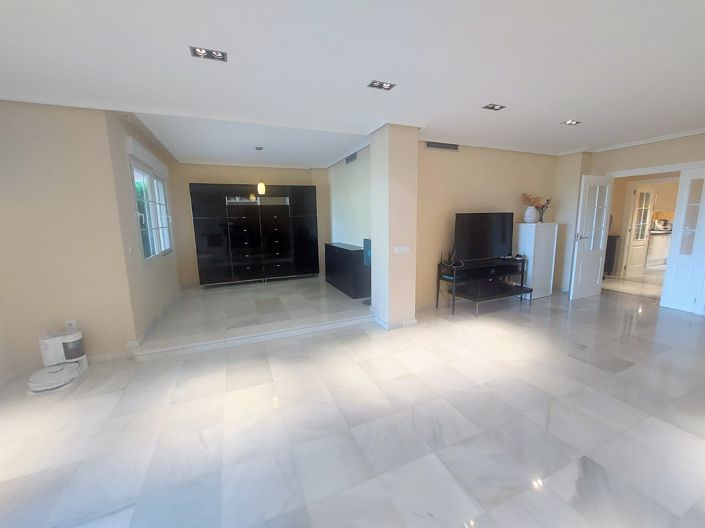 Image No.11-3 Bed Apartment for sale