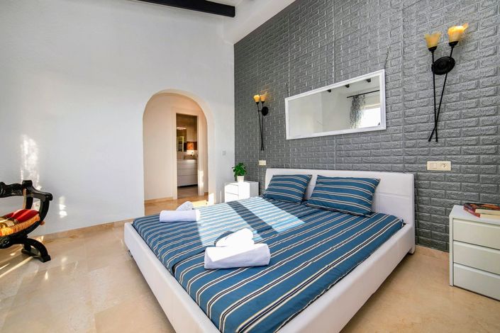 Image No.12-6 Bed Villa for sale