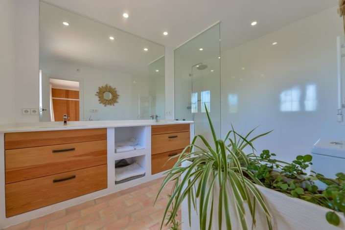 Image No.37-5 Bed Villa for sale