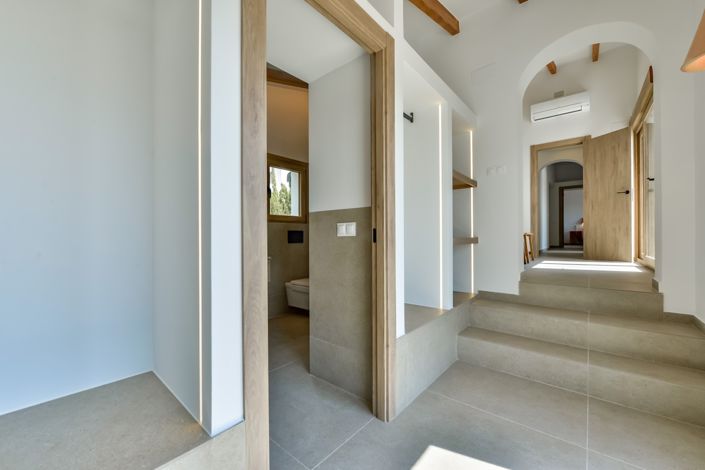 Image No.68-5 Bed Villa for sale