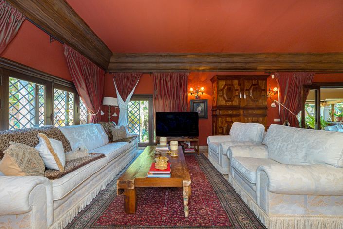 Image No.10-5 Bed Villa for sale