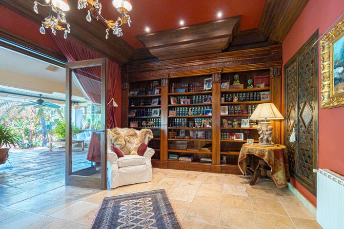 Image No.9-5 Bed Villa for sale