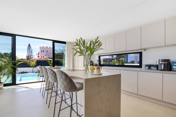 Image No.12-4 Bed Villa for sale