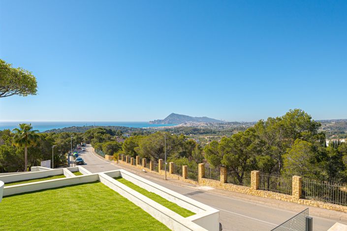 Image No.2-6 Bed Villa for sale