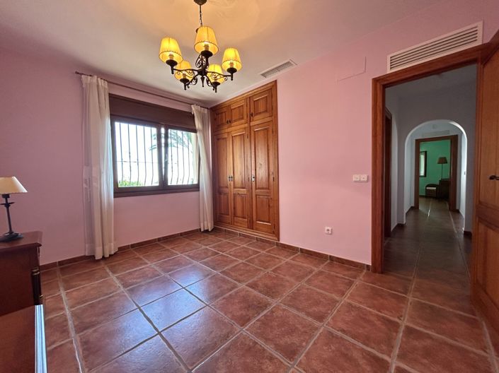 Image No.29-5 Bed Villa for sale